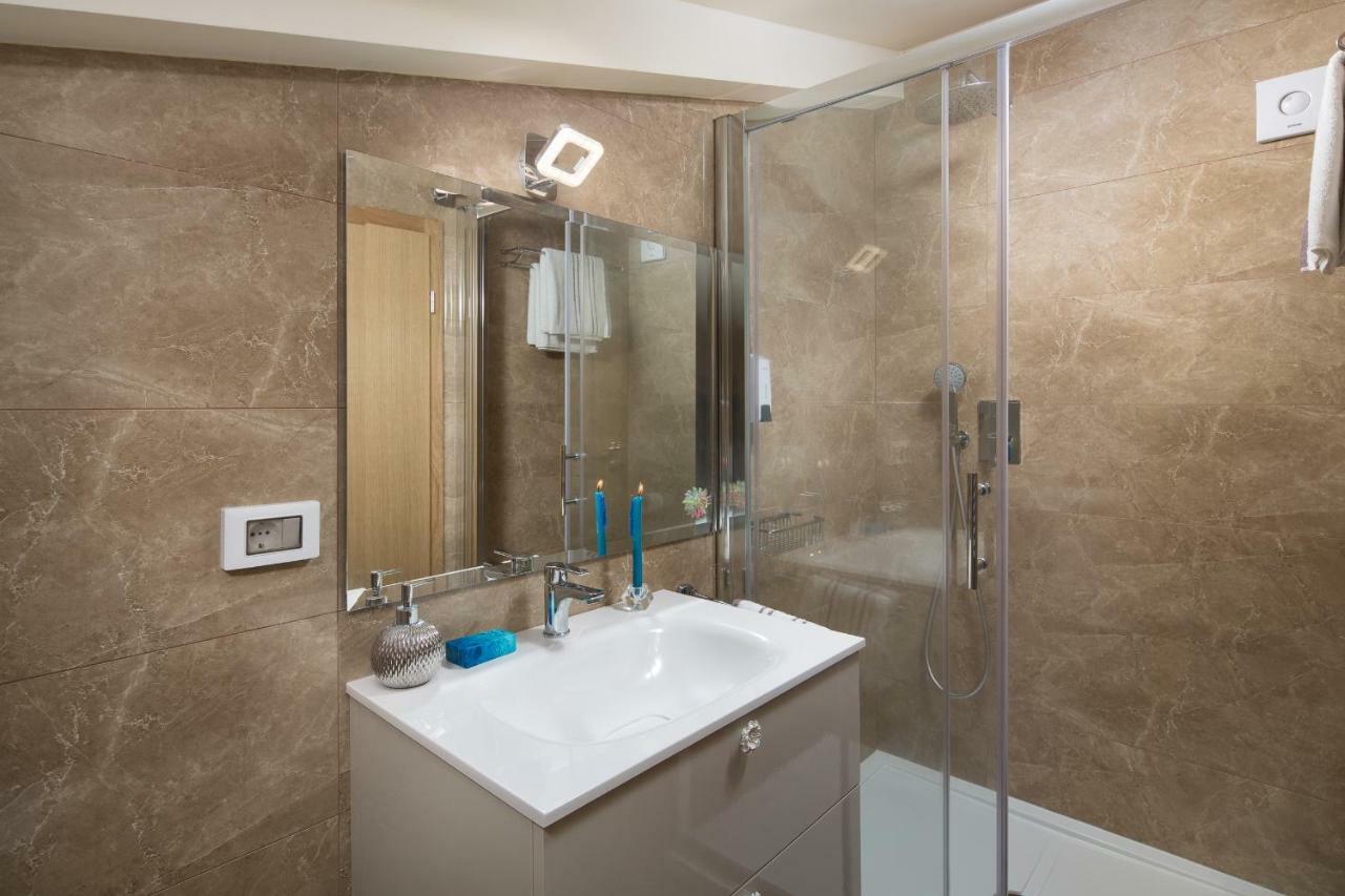 Valdibora Sea View Residence Rovinj Exteriör bild